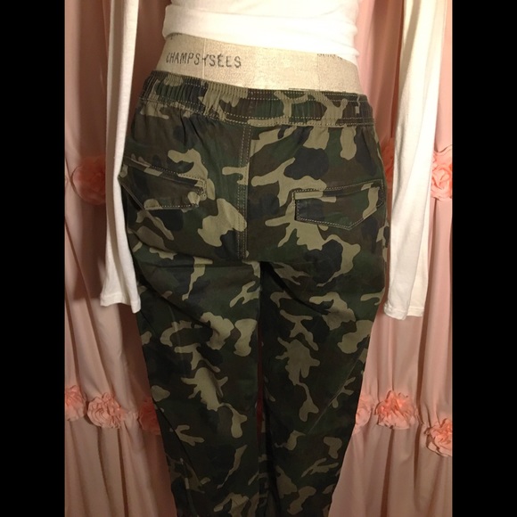 Women’s Camo Pants - Picture 4 of 15